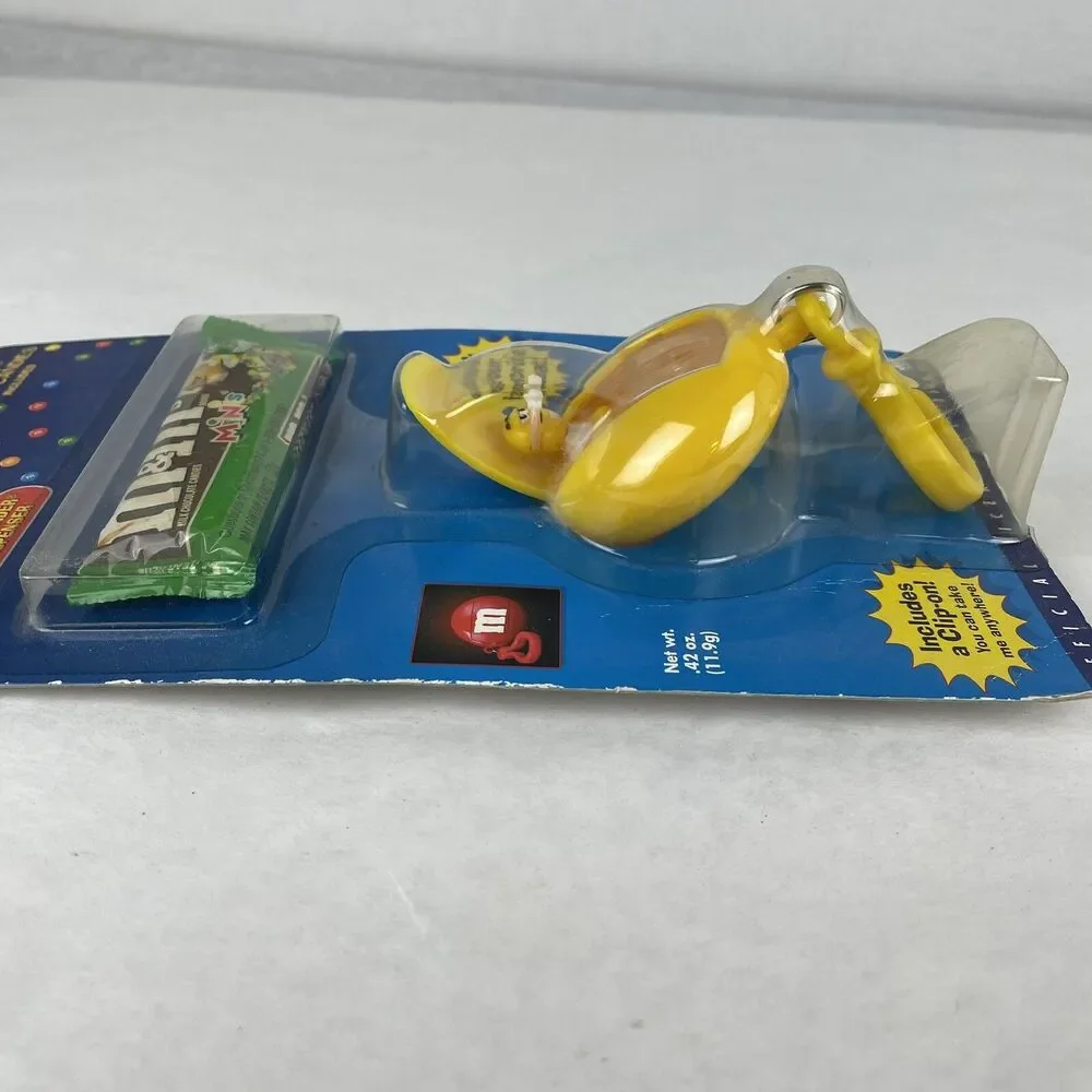 M&M's Minis Candy Hander Dispenser Clip-On Cap Candy Vintage 2002 Yellow New